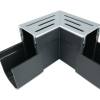 Lijngoot Smal pvc hoekstuk met grijs aluminium rooster
