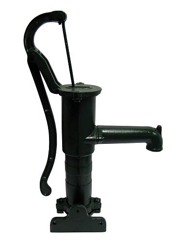 Handpomp met wandflens. Aansluiting: 1¼” binnendraad. Doorlaat ± 18 ltr./min.