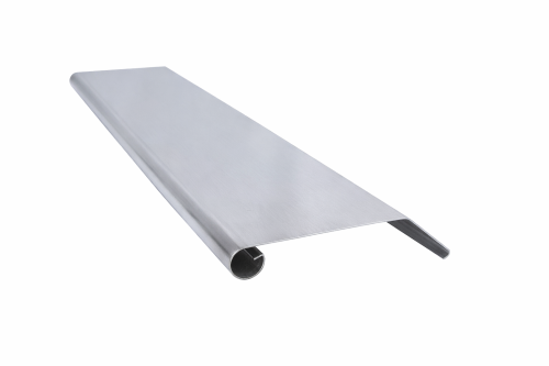 Dakrandafwerking zorgt voor een strakke, waterdichte en duurzame afwerking van dakranden bij platte en licht hellende daken. Het beschermt de dakconstructie tegen weersinvloeden en voorkomt inwatering. Dakrandafwerkingen worden veel toegepast bij nieuwbouw en renovatie en dragen bij aan zowel de levensduur als de nette uitstraling van het dak.