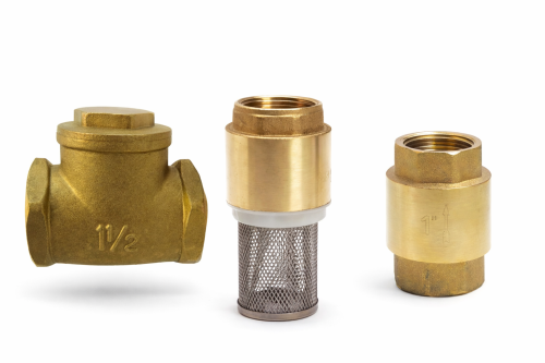 Terugslagkleppen en voetkleppen worden toegepast om terugstroming van water te voorkomen binnen pomp- en leidingsystemen. Een terugslagklep zorgt ervoor dat water slechts één richting op kan stromen, terwijl een voetklep aan het uiteinde van een aanzuigleiding wordt geplaatst om de leiding gevuld te houden. Deze onderdelen dragen bij aan een betrouwbare werking van pompen en voorkomen drukverlies en storingen in de installatie.