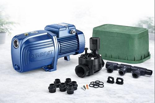 Zorg bij beregening voor de juiste waterdruk en waterbron en kies sproeiers of druppelirrigatie die passen bij het oppervlak. Gebruik filters om verstopping te voorkomen en een beregeningscomputer voor automatische en efficiënte bewatering. Regelmatig onderhoud houdt het systeem betrouwbaar en waterzuinig.