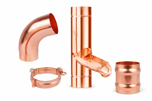 Koperen hemelwaterafvoer wordt toegepast voor een duurzame en hoogwaardige afvoer van regenwater met een luxe uitstraling. Het assortiment bestaat uit koperen regenpijpen, koperen HWA hulpstukken voor aansluiting en doorvoer, koperen dakgoten met bijbehorende dakgoot hulpstukken en koperen bevestigingsmaterialen voor een stevige en nette montage. Koper is corrosiebestendig, onderhoudsarm en ontwikkelt na verloop van tijd een karakteristieke patina.