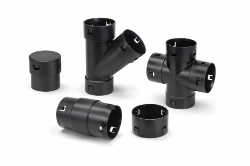 PVC drainagehulpstukken worden gebruikt voor het verbinden, aftakken en afsluiten van drainagebuizen. Het assortiment bestaat uit drainage eindkappen, moffen, T-stukken met klikaansluiting, kruisstukken en verloopstukken van drainagebuis naar HWA-buis. Hiermee kan een drainage­systeem eenvoudig en betrouwbaar worden opgebouwd en aangesloten op de hemelwaterafvoer.
