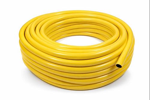 Waterslangen worden gebruikt voor het transport en verplaatsen van water in uiteenlopende toepassingen binnen de bouw, tuin en techniek. Het assortiment bestaat onder andere uit aanzuigslangen voor pompsystemen, tuinslangen en haspels voor beregening en onderhoud, druppelslangen voor gecontroleerde en waterbesparende irrigatie en vijverslangen voor watercirculatie in vijvers en waterpartijen. Daarnaast is er de flexibele PVC slang, die door zijn soepelheid en stevigheid geschikt is voor diverse technische en industriële toepassingen. Waterslangen zijn eenvoudig te verwerken, flexibel in gebruik en bieden een praktische oplossing voor zowel tijdelijk als permanent watertransport.