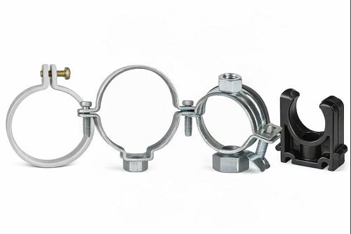 PVC leidingbeugels worden gebruikt voor het bevestigen van PVC leidingen aan wand of plafond. Ze zorgen voor een stabiele montage en een nette afwerking van de installatie.