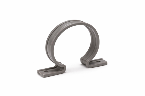 Een PVC zadel wordt gebruikt voor het bevestigen van leidingen tegen wand of plafond. Het zadel klemt de buis stevig vast en zorgt voor een stabiele en nette montage. Deze bevestigingsoplossing wordt veel toegepast bij PVC leidingen en is geschikt voor zowel horizontale als verticale installaties. Dankzij de eenvoudige montage is een PVC zadel een praktische keuze voor een betrouwbare leidingbevestiging.