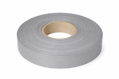 PVC ophangband, ook wel kunststof ophangband genoemd, is een flexibele oplossing voor het bevestigen en ondersteunen van leidingen. Deze ophangband is met name geschikt voor lichtere toepassingen en installaties waarbij een snelle en eenvoudige montage gewenst is. Dankzij het kunststof materiaal is de band licht van gewicht, onderhoudsarm en eenvoudig op maat te maken, wat zorgt voor een nette en praktische bevestiging van leidingen.