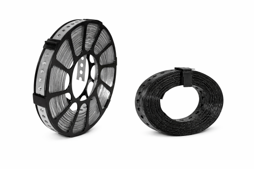 Gegalvaniseerde ophangband wordt gebruikt voor het ophangen, ondersteunen en fixeren van leidingen bij uiteenlopende installaties. Door de gegalvaniseerde afwerking is de ophangband corrosiebestendig en geschikt voor zowel binnen- als buitentoepassingen. Deze ophangband wordt veel ingezet bij zwaardere leidingen en constructies, waarbij extra stevigheid en betrouwbaarheid vereist zijn. Dankzij de flexibiliteit is de band eenvoudig op maat te maken en toepasbaar in diverse montage-situaties.